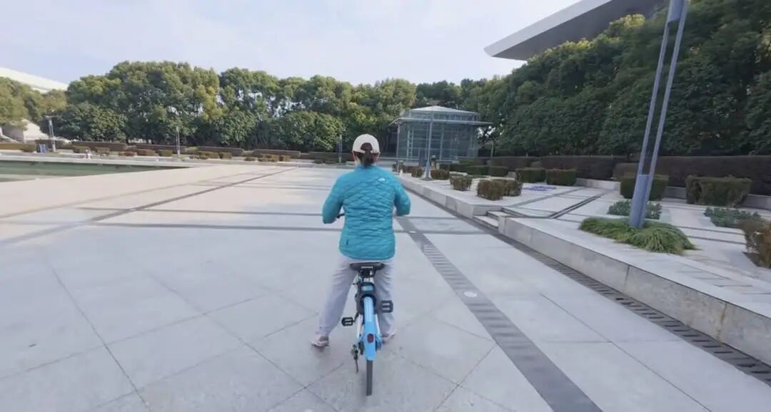 “小伙儿上门教成年人骑自行车”火了！两节课包会，累计已收入27万元