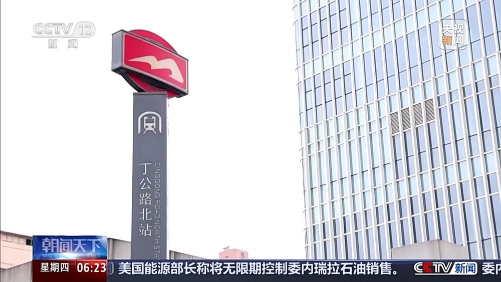 一线调研丨把便民超市搬进地铁 通勤路上有了能量补给站 一线调研丨把便民超市搬进地铁 通勤路上有了能量补给站