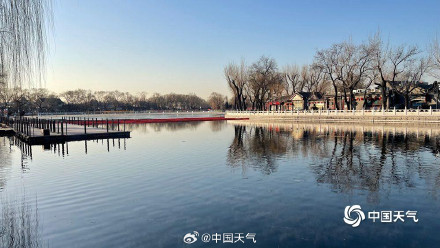 三九至 北京什刹海冰场半冰半水 暂未开放