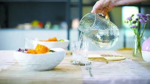 吃饭时喝水会影响消化?这几类人群要注意 吃饭时喝水会影响消化?这几类人群要注意