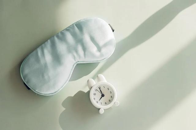 每一次熬夜，都在消耗甲状腺的“寿命”！