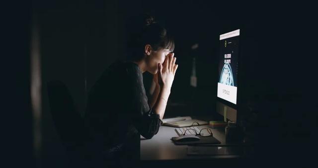 每一次熬夜，都在消耗甲状腺的“寿命”！