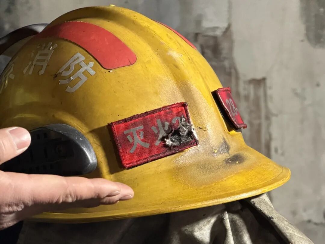 海淀一小区突发火灾3人获救，119指导自救者沉着避险