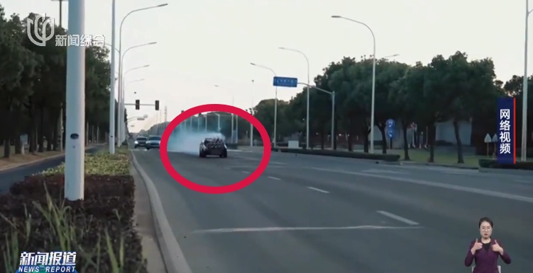 这辆车被“逆天爆改”!上海警方:车主已被吊销驾照! 这辆车被“逆天爆改”!上海警方:车主已被吊销驾照!