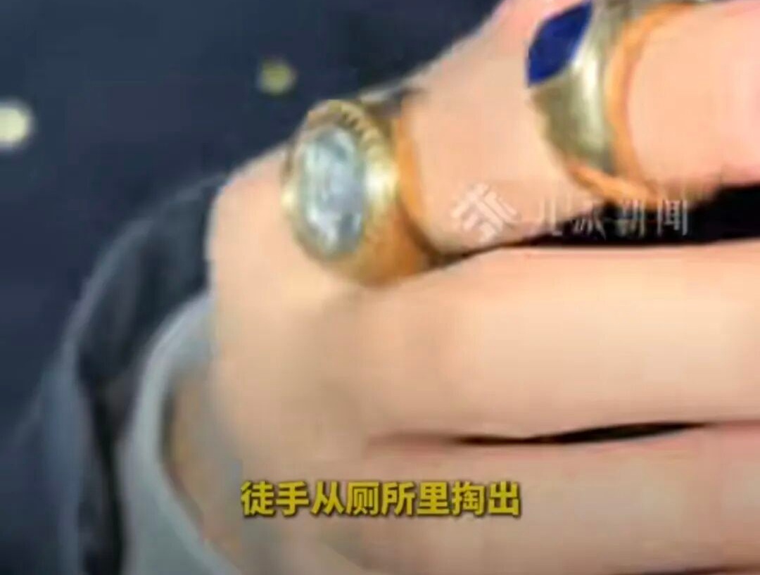 事发上海地铁！男子弄丢5万元婚戒，找到时戴在别人手上摘不下来...