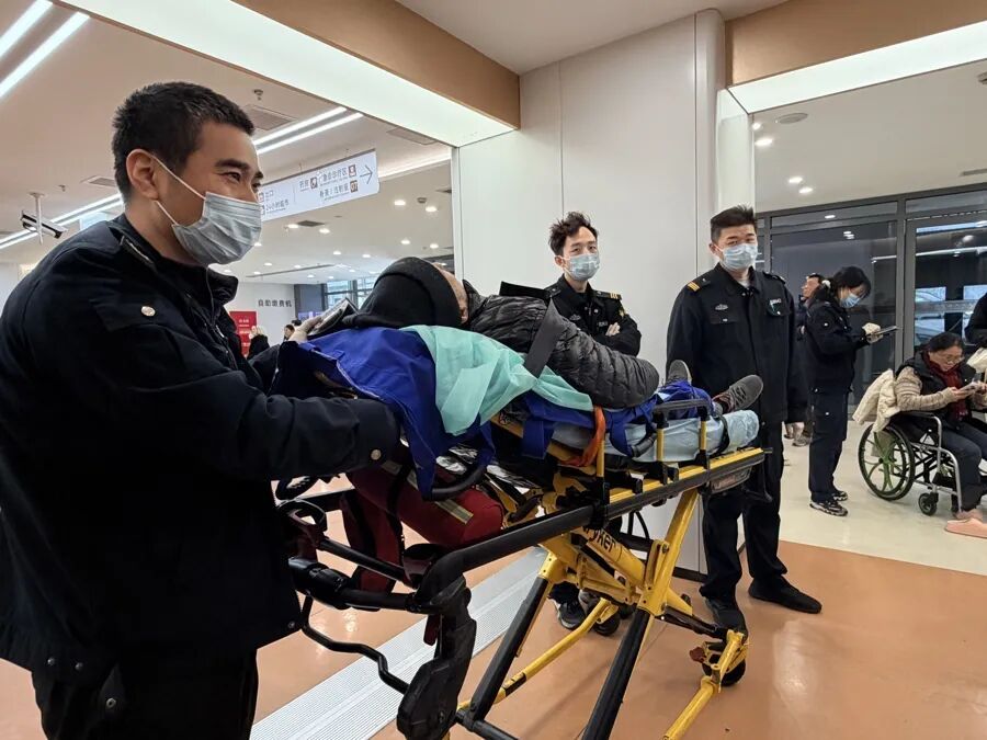 500米急奔、7分钟生死指导！上海急救一线实录：每一次都是与生命赛跑