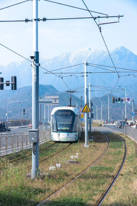 成都独一份!这趟列车带你看雪山 成都独一份!这趟列车带你看雪山