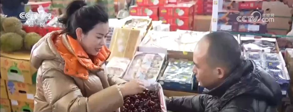 各地市场购销两旺腾浓浓烟火气 “年经济”释放强大消费活力