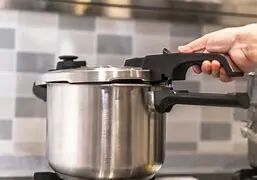 一次炖肉让女子包成“木乃伊”,只因惹了“暴脾气”的TA! 一次炖肉让女子包成“木乃伊”,只因惹了“暴脾气”的TA!