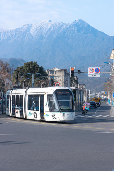 成都独一份!这趟列车带你看雪山 成都独一份!这趟列车带你看雪山
