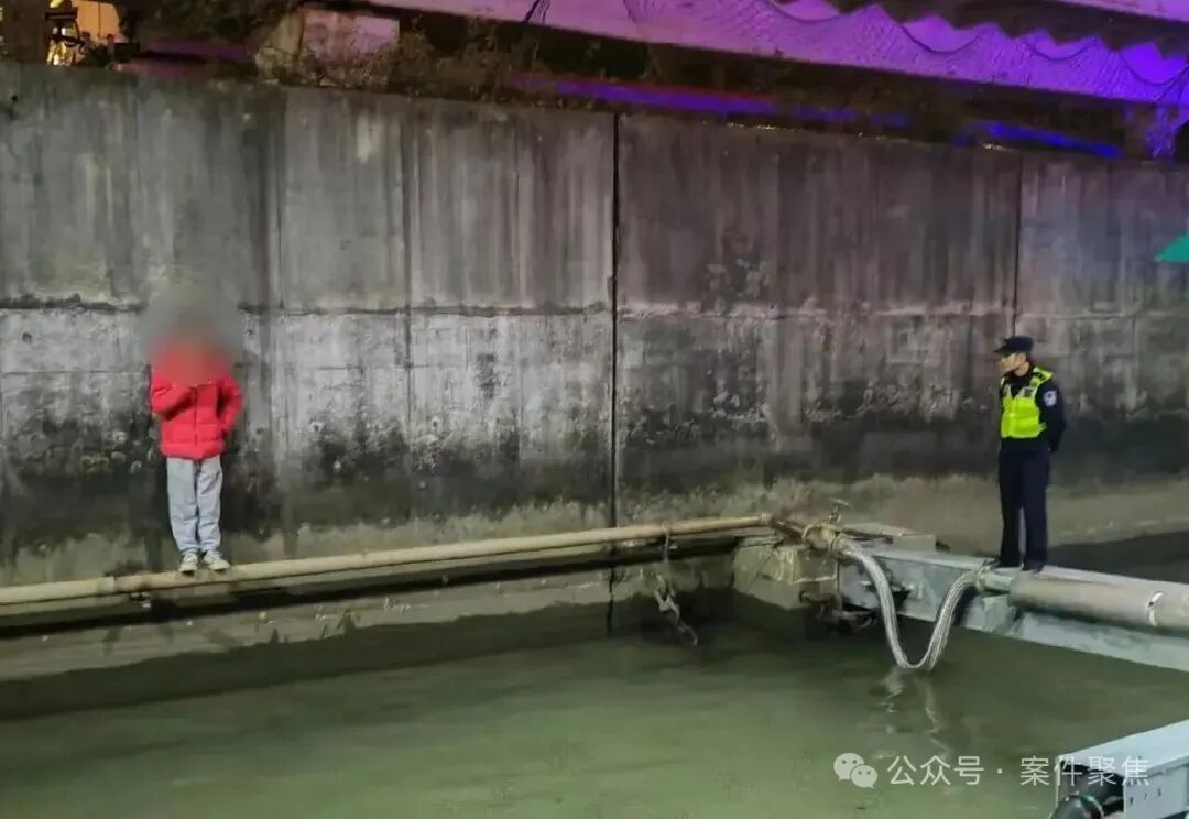 骗了别人18万元,上海一男子凌晨站在黄浦江边“想抽最后一支烟” 骗了别人18万元,上海一男子凌晨站在黄浦江边“想抽最后一支烟”