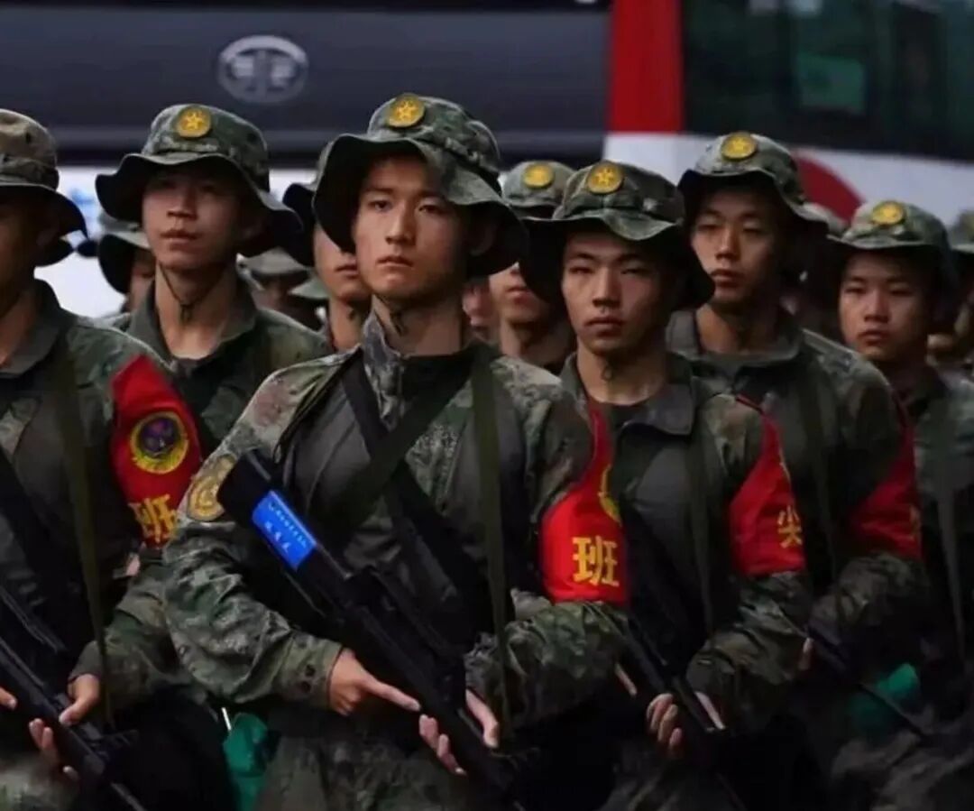 清华“飞班”陈秀虎火了！网友：在优秀面前，帅不值一提！