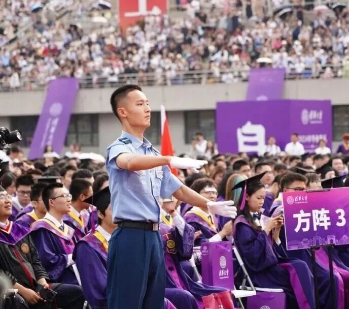 清华“飞班”陈秀虎火了！网友：在优秀面前，帅不值一提！