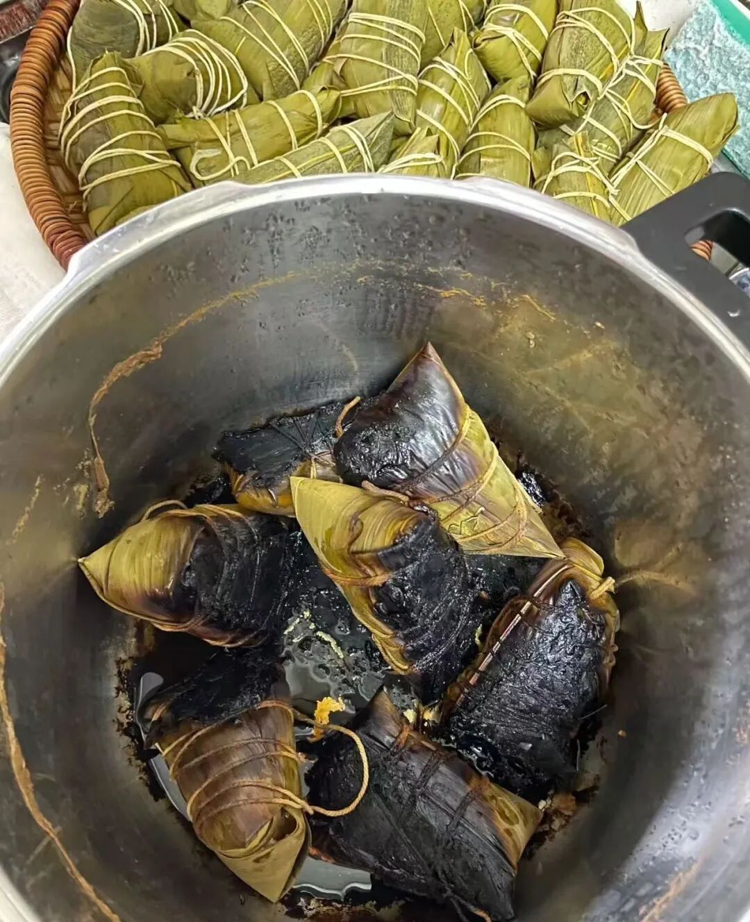 一次炖肉让女子包成“木乃伊”,只因惹了“暴脾气”的TA! 一次炖肉让女子包成“木乃伊”,只因惹了“暴脾气”的TA!