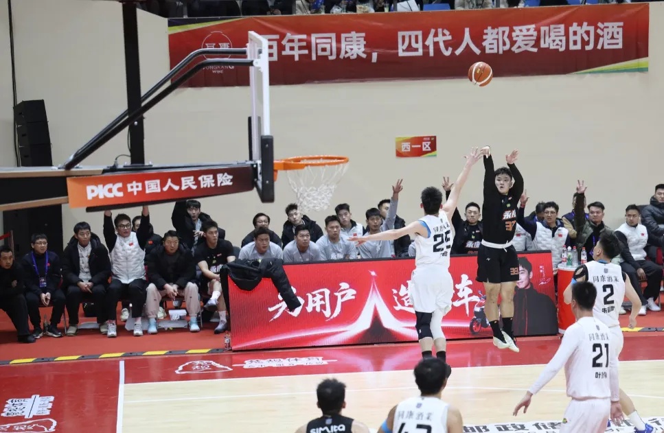 8日晚，“浙BA”永康队战胜台州湾新区队，拿下第15胜！