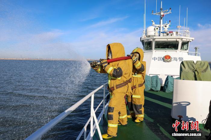 天津海警赴渤海开展高强度多课目海上执法训练