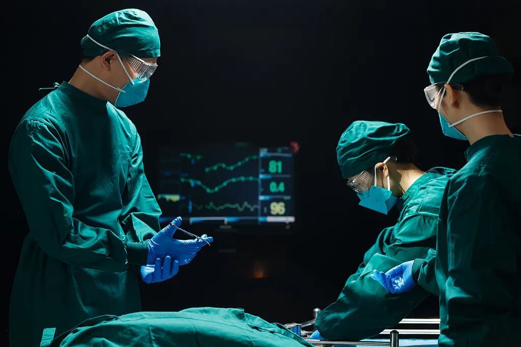 嘴唇出现这种变化，竟是体内有癌！男子瞬间“五雷轰顶”，母亲也因此病去世...