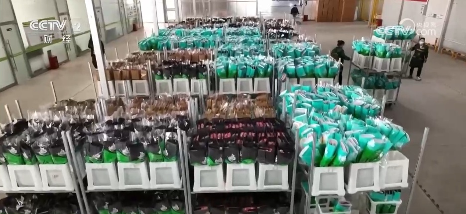 各地市场购销两旺腾浓浓烟火气 “年经济”释放强大消费活力