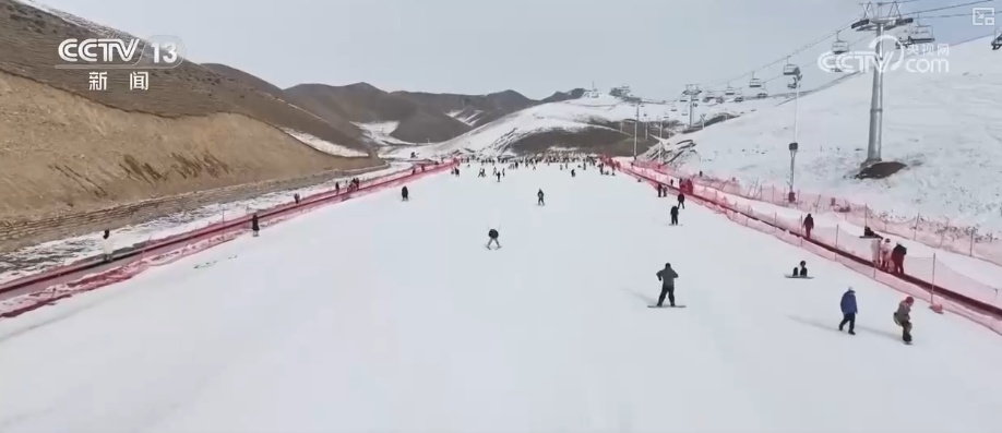 “滑雪+”激活复合式需求释放消费潜力 创新场景“错峰夜滑”“南国雪乡”圈粉留人 “滑雪+”激活复合式需求释放消费潜力 创新场景“错峰夜滑”“南国雪乡”圈粉留人