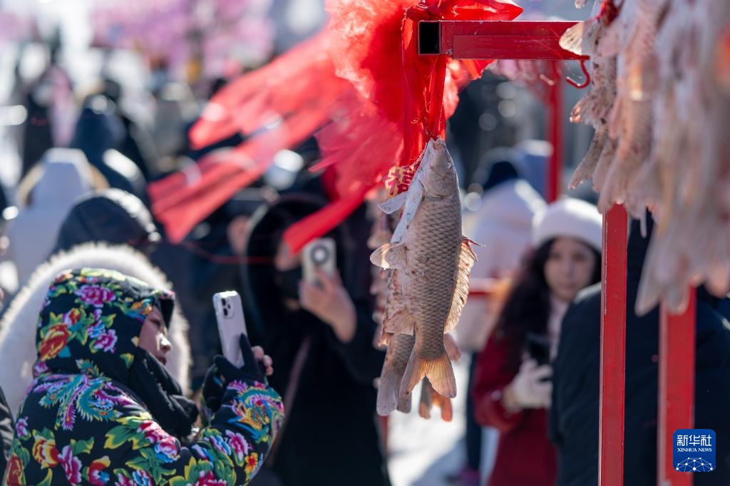 呼和浩特：哈素海第四届冬捕节开幕