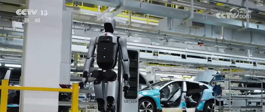 开年聚“智”互促双强 低空经济、智能网联、具身智能新技术齐聚“科技秀场”