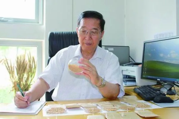 “中国人自己养活自己！”他的一生，都在为这一件事奔忙