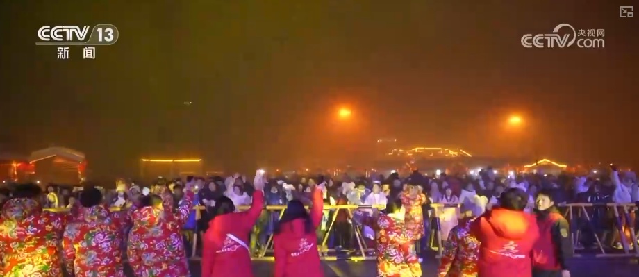 “滑雪+”激活复合式需求释放消费潜力 创新场景“错峰夜滑”“南国雪乡”圈粉留人 “滑雪+”激活复合式需求释放消费潜力 创新场景“错峰夜滑”“南国雪乡”圈粉留人