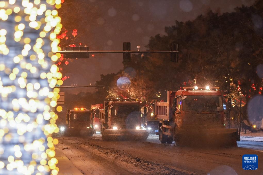 长春:积极应对降雪降温 长春:积极应对降雪降温