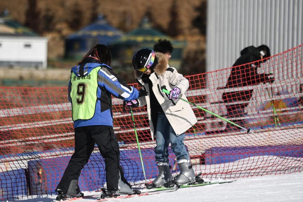 追光丨新年伊始，南方人把雪滑出了火锅味