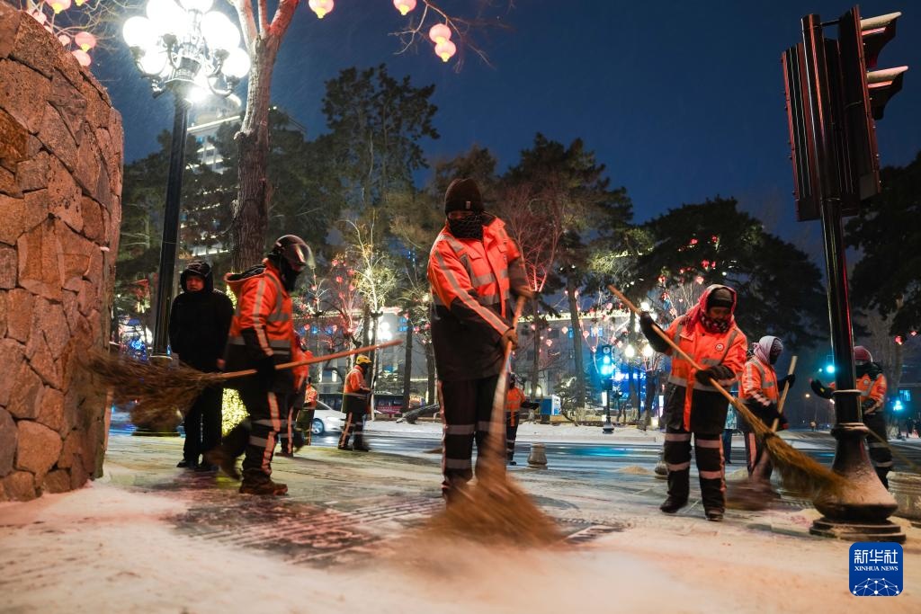 长春:积极应对降雪降温 长春:积极应对降雪降温