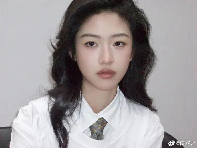 违规开车！棋牌室抽烟！两名女演员道歉：做出了不良示范，深刻反思！