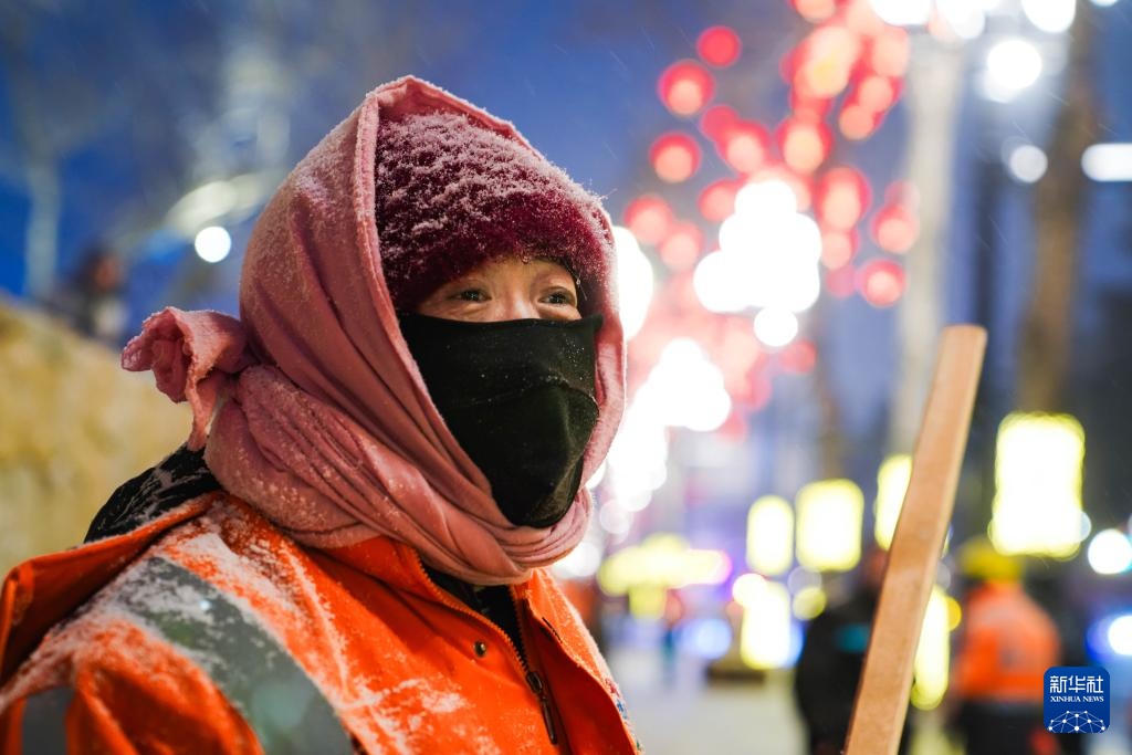 长春:积极应对降雪降温 长春:积极应对降雪降温
