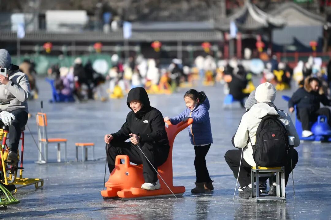 什刹海前海冰场,今天正式营业啦! 什刹海前海冰场,今天正式营业啦!