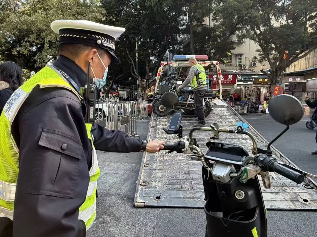 广州一男子屡次骑无牌电动自行车上路,看到查车点立马躲,交警:见一次扣一次 广州一男子屡次骑无牌电动自行车上路,看到查车点立马躲,交警:见一次扣一次