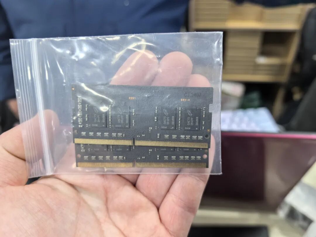 “1盒内存条,抵得上一套房!”杭州不少商户:半天一个价,卖也不是,不卖也不是 “1盒内存条,抵得上一套房!”杭州不少商户:半天一个价,卖也不是,不卖也不是