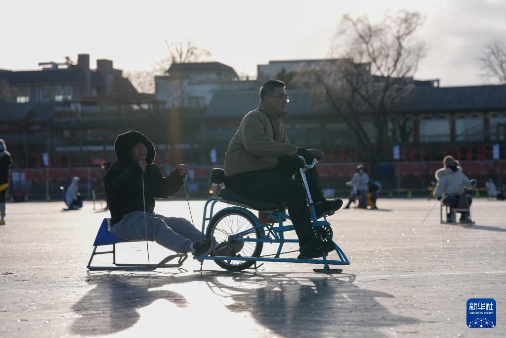 北京：什刹海前海冰场正式营业