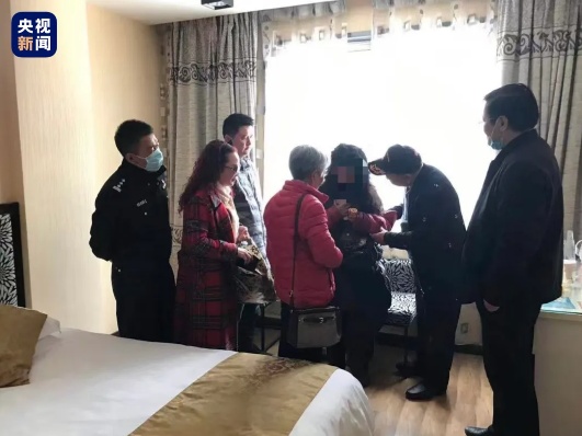 对讲机里传来“退休快乐” 29年守护终成温情一幕 对讲机里传来“退休快乐” 29年守护终成温情一幕