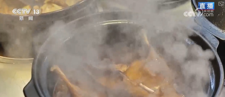 特色市集丰富节前市场 品质升级、暖意涌动点亮节前消费新图景