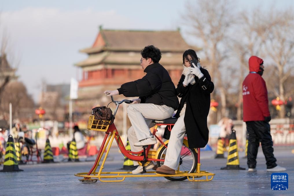 北京：什刹海前海冰场正式营业