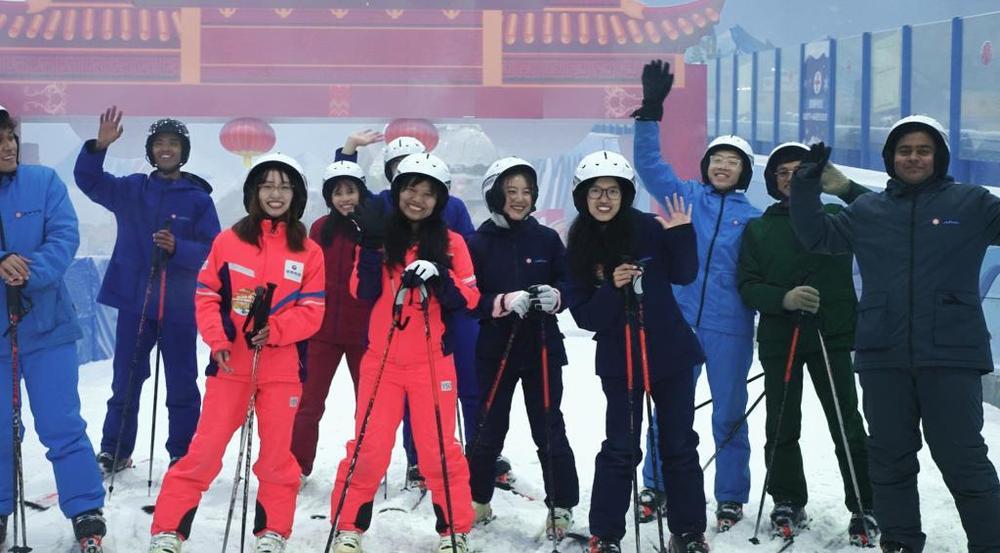 追光丨新年伊始，南方人把雪滑出了火锅味