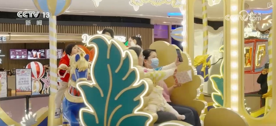 政府补、企业让,百姓乐享“焕”新!“真金白银”实惠助推跨场景消费再掀热潮 政府补、企业让,百姓乐享“焕”新!“真金白银”实惠助推跨场景消费再掀热潮