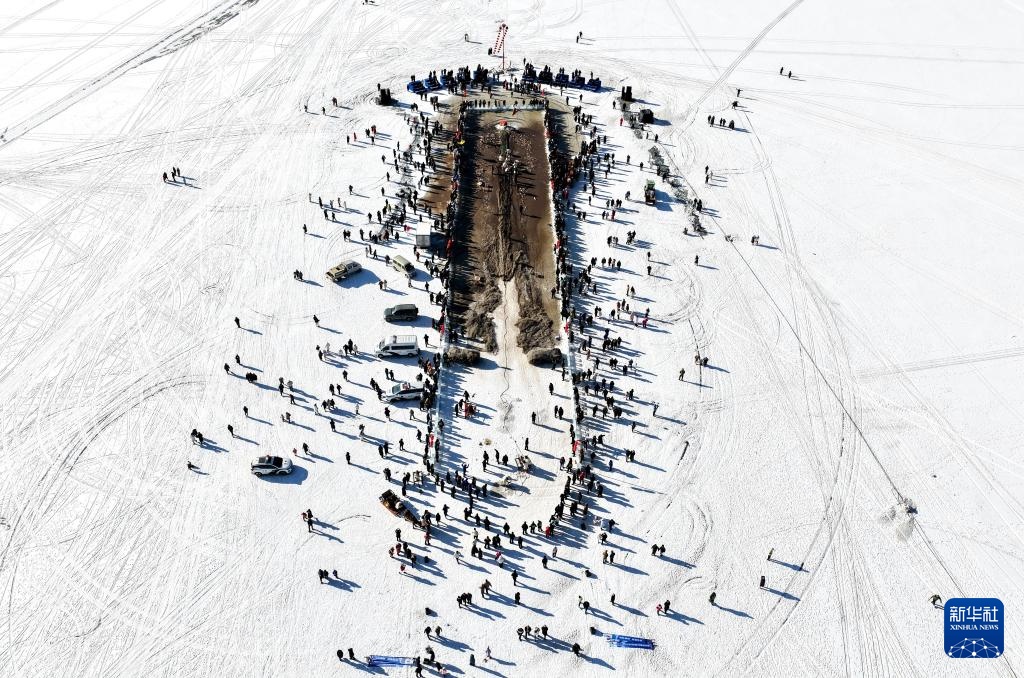呼和浩特：哈素海第四届冬捕节开幕