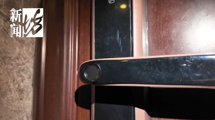 沪一男子崩溃求救：有家难回！根本进不了门…网友狠狠共情了