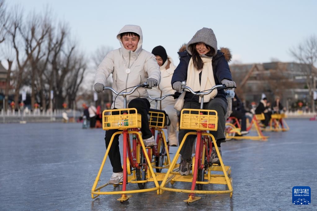 北京：什刹海前海冰场正式营业
