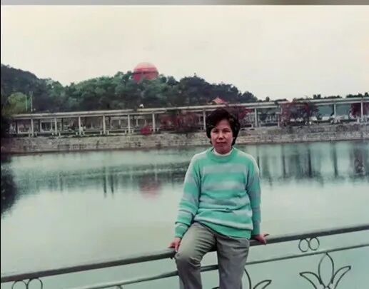 泪目!广东一男子在ICU为临终母亲举办小提琴演奏会,感动全网 泪目!广东一男子在ICU为临终母亲举办小提琴演奏会,感动全网