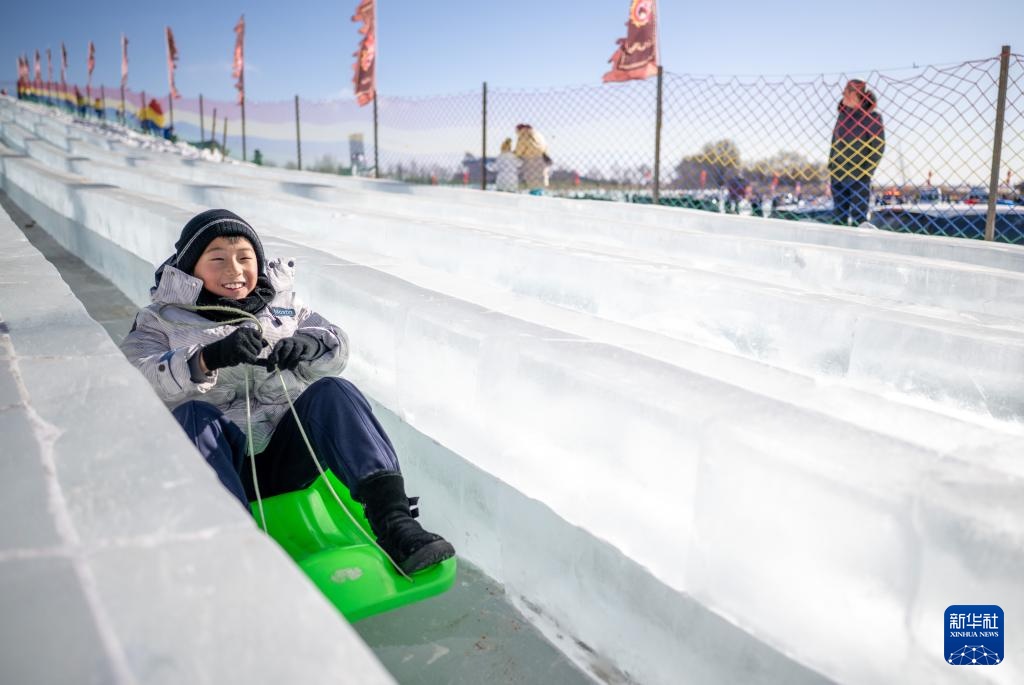 呼和浩特：哈素海第四届冬捕节开幕