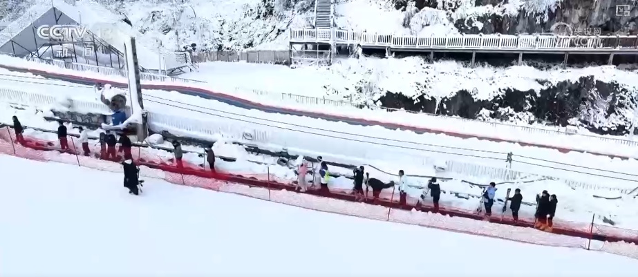 “滑雪+”激活复合式需求释放消费潜力 创新场景“错峰夜滑”“南国雪乡”圈粉留人 “滑雪+”激活复合式需求释放消费潜力 创新场景“错峰夜滑”“南国雪乡”圈粉留人