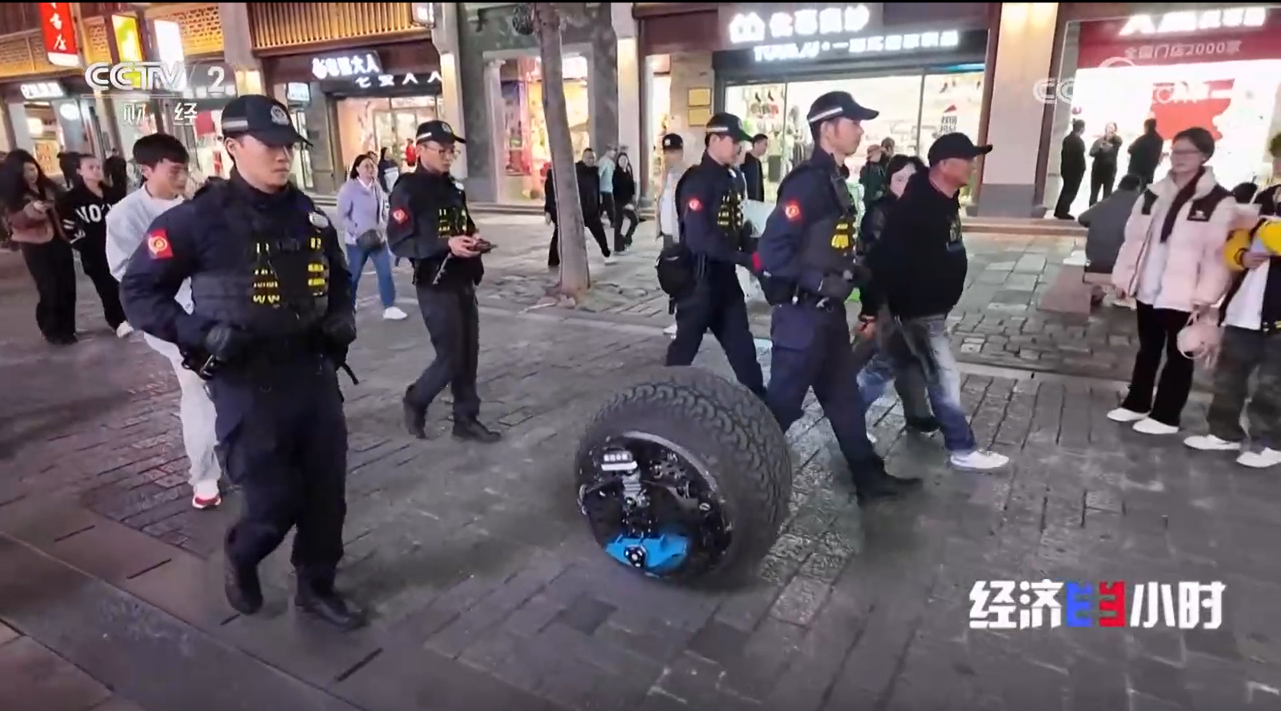 新年新场景:机器人“新同事”今日上岗 新年新场景:机器人“新同事”今日上岗
