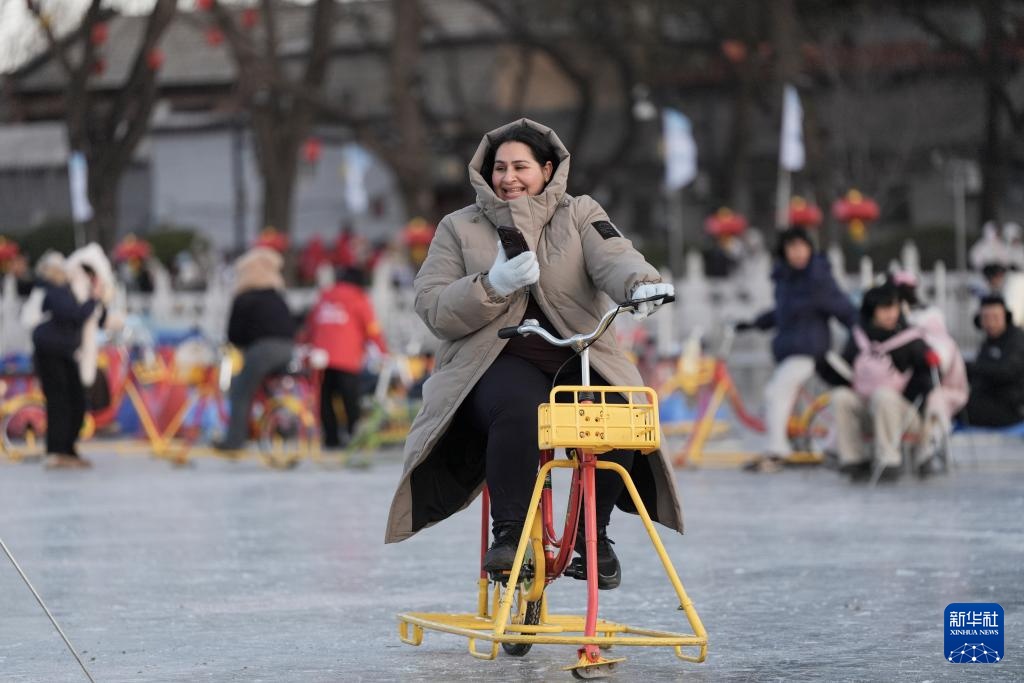 北京：什刹海前海冰场正式营业
