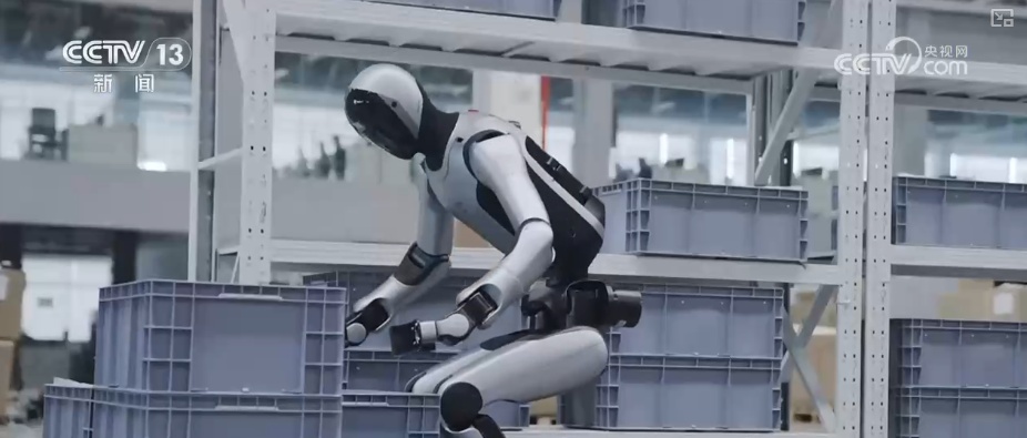 开年聚“智”互促双强 低空经济、智能网联、具身智能新技术齐聚“科技秀场”